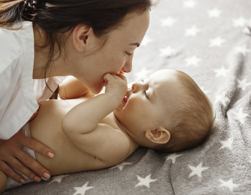 Qué es la crianza positiva y cómo la aplicamos con nuestro bebé